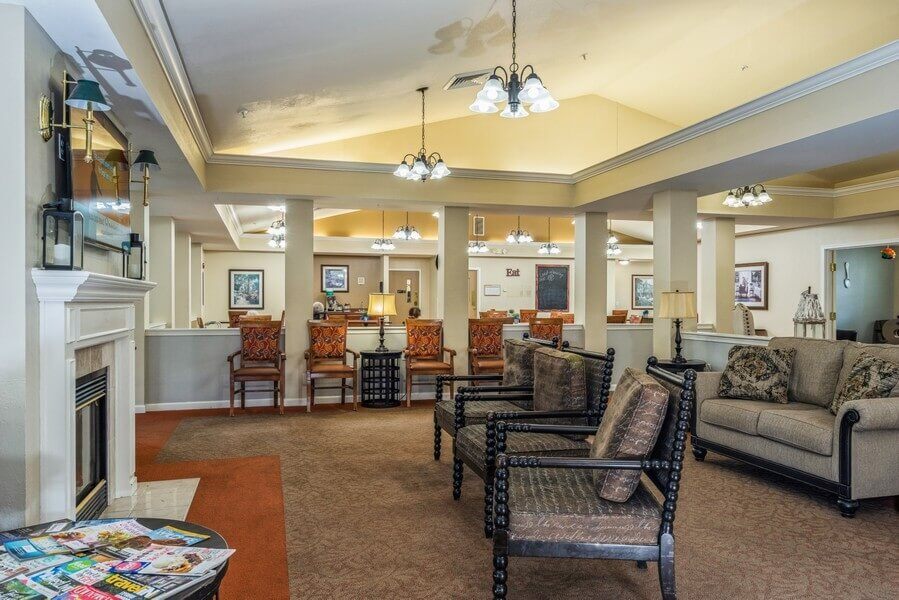 Cedar Creek of Bedford - Lounge Area