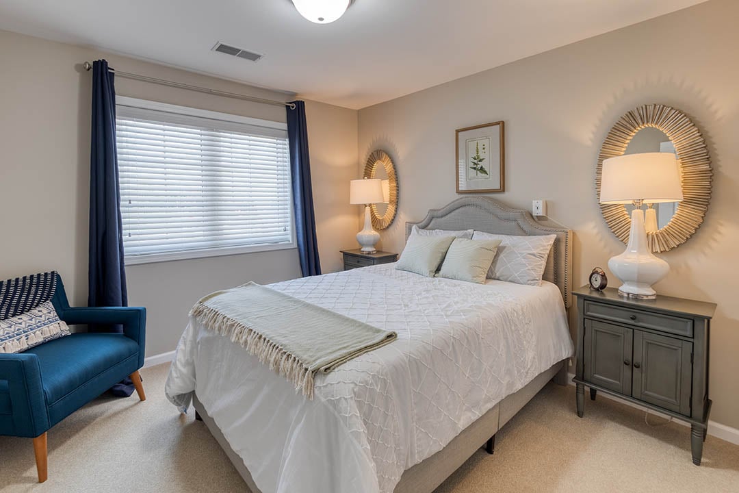 Cedarhurst of Bethalto - Apartment Bedroom