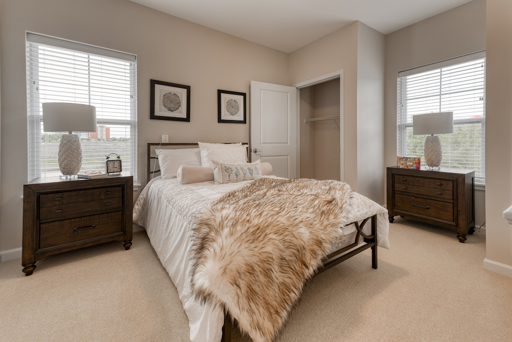 Cedarhurst of Blue Springs - Apartment Bedroom