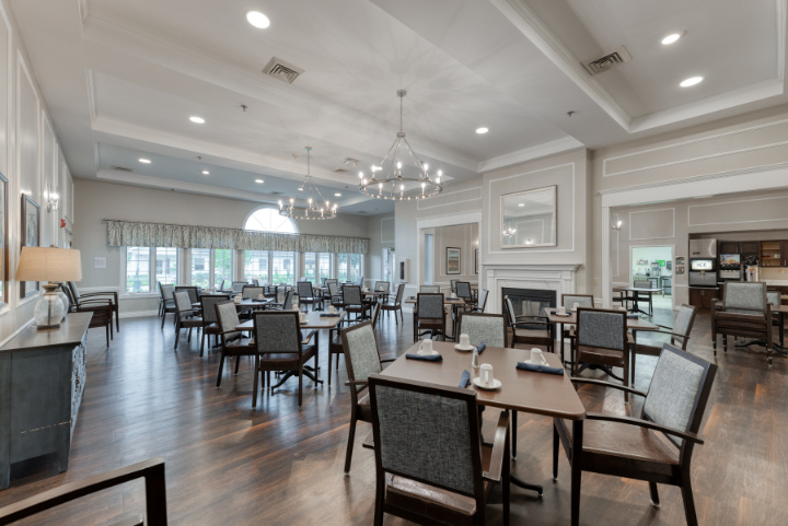 Cedarhurst of Godfrey - Dining Room