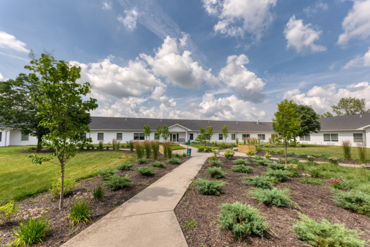 Cedarhurst of Godfrey - Outdoor Space