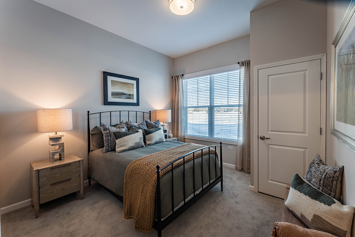 Cedarhurst of McHenry - Apartment Bedroom