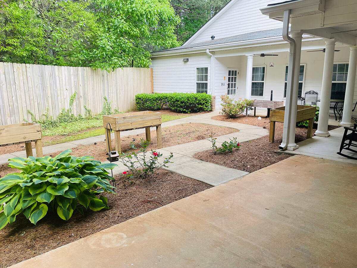 Cedarhurst of Oakwood - Outdoor Space