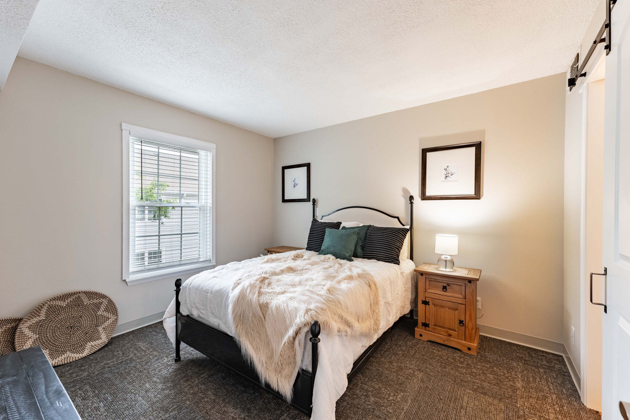 Cedarhurst of Tesson Heights Apartment Bedroom