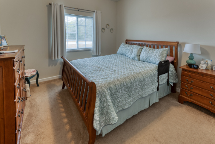 Cedarhurst of Waterloo - Apartment Bedroom