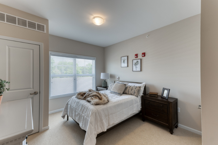 Cedarhurst of Yorkville - Apartment Bedroom