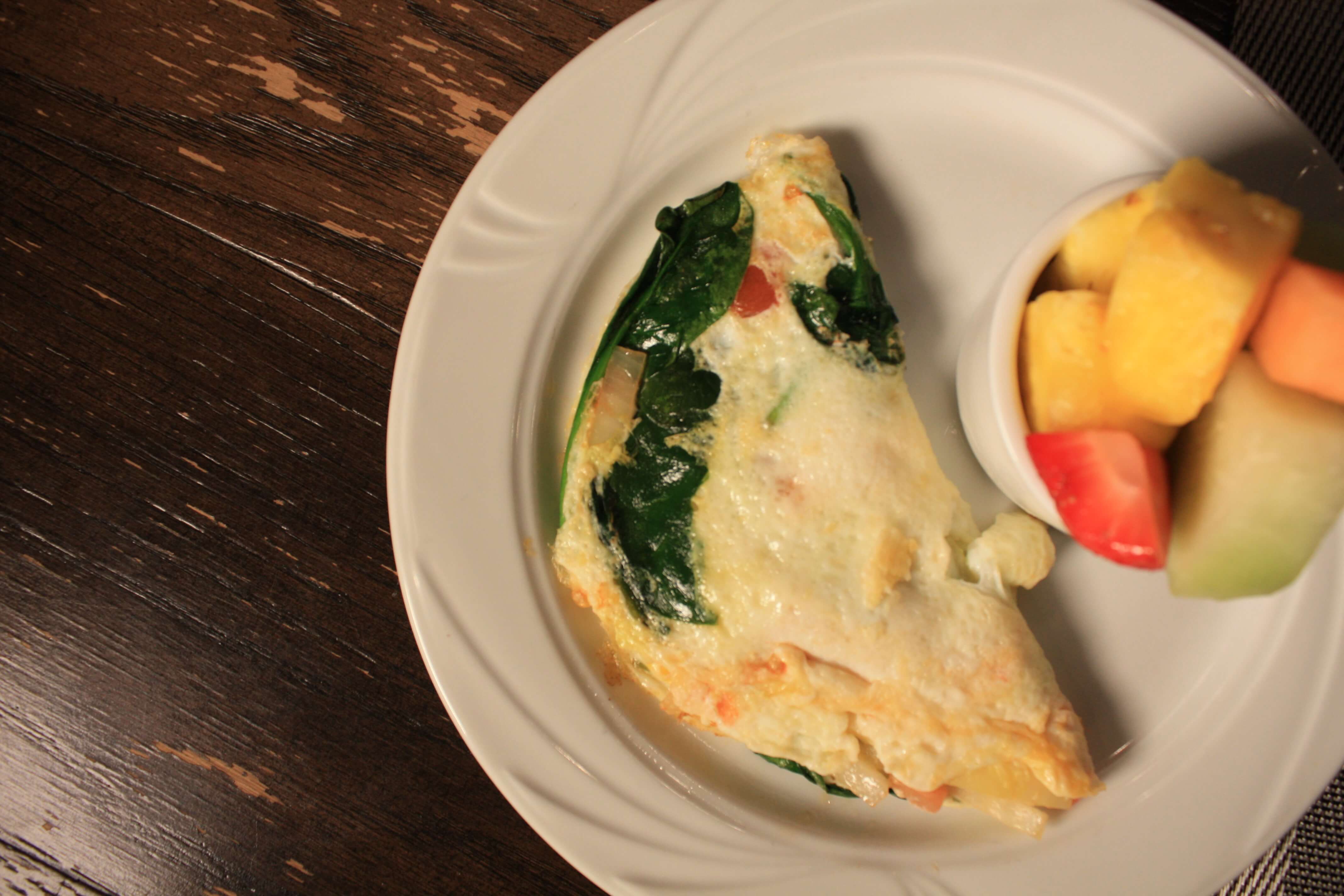 Plate with omelet and fruits